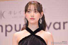 堀未央奈、美デコルテ＆太もも全開ワンピ姿 ホテルでのショットに「スタイル抜群」「可愛すぎる」の声