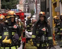 人気ラーメン店「ラーメン二郎」新宿歌舞伎町店で火災 消防車17台出動のイメージ画像