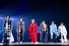 キスマイ、デビュー14周年ライブに人気芸人サプライズ登場 新曲発表・ファッションショー・「ニカゲーム」…魅力凝縮のステージに【MAGFACT】