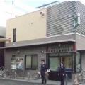 逃げても無言でついてくる 少女に並走..