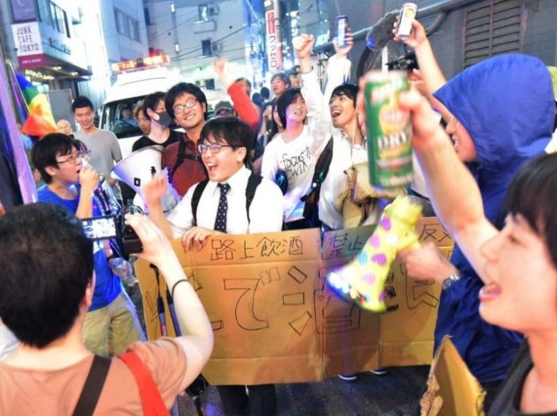 緊急事態宣言解除でも「路上飲み」を続ける人々の悪質行為