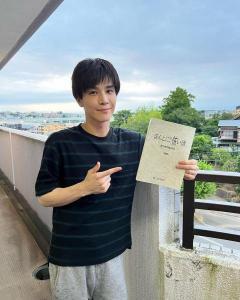 岩田剛典「ほん怖」出演中でも変わらない爽やかさ。単身赴任先のラフコーデ
