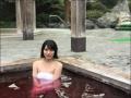 今野杏南 大胆露出の“温泉ビキニ”に..