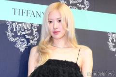 BLACKPINKロゼ、美背中ざっくりコルセットドレス姿「後ろ姿でも美しさが滲み出てる」「色気爆発」と話題