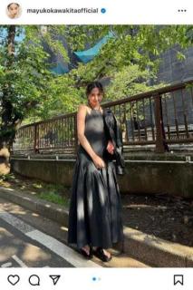 河北麻友子、最新の私服ショット公開黒のロングワンピース姿に「今日も世界一可愛い」「相変わらず綺麗」のイメージ画像