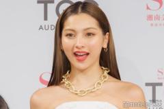 ゆきぽよ、美ボディ見せコーデで“推し活”報告「攻めた服装」「ギャルっぽくて最高」の声