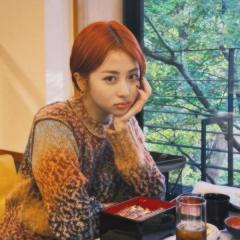 LE SSERAFIM・ユンジン、うな重堪能中も美しくて絵になる！日本でオフを満喫