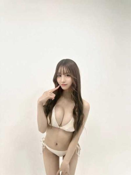 レースクイーン・花乃衣美優が「週刊実話」表紙に降臨！完璧ボディと眩しい笑顔に視線釘付け