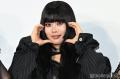 HANA、デビュー後初の授賞式に緊張 JISOOが韓国語で意気込み【ASEA 2025 レッドカーペット】