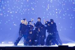 SEVENTEEN、エスクプスからホシへと渡った指揮棒・ウジのピアノ演奏で「MAESTRO」スタート 制御された世界から愛の解放まで【2024 MAMA AWARDS DAY2】