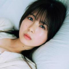 乃木坂46筒井あやめ、初のランジェリーショット解禁…朝日を浴びながらまだ眠そうな表情も印象的のイメージ画像