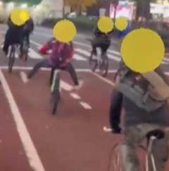 渋谷・スクランブル交差点内で「ウィリー走行」新宿でも暴走行…危険な運転繰り返す“謎の自転車集団”SNSで動画拡散のイメージ画像