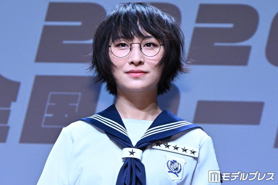 新しい学校のリーダーズ・SUZUKA、メガネを外したステージショットに絶賛の声相次ぐ「オーラ凄すぎて2度見」「美人すぎる」