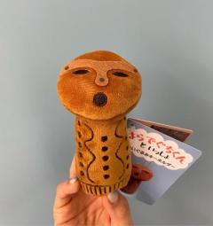 インパクト大！横浜市歴史博物館が「筒形土偶」のぬいぐるみキーホルダー発売のイメージ画像