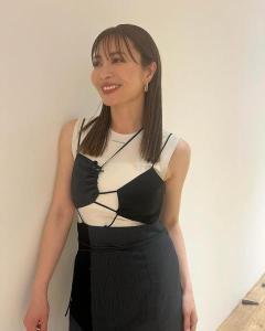 新山千春、14歳年下夫と渓流釣りデート 夫撮影の写真に「素敵な笑顔」の声のイメージ画像