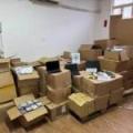 マカオ税関が運び屋向け密輸品供給拠点摘発…大量の中古ノートパソコンと電子製品発見