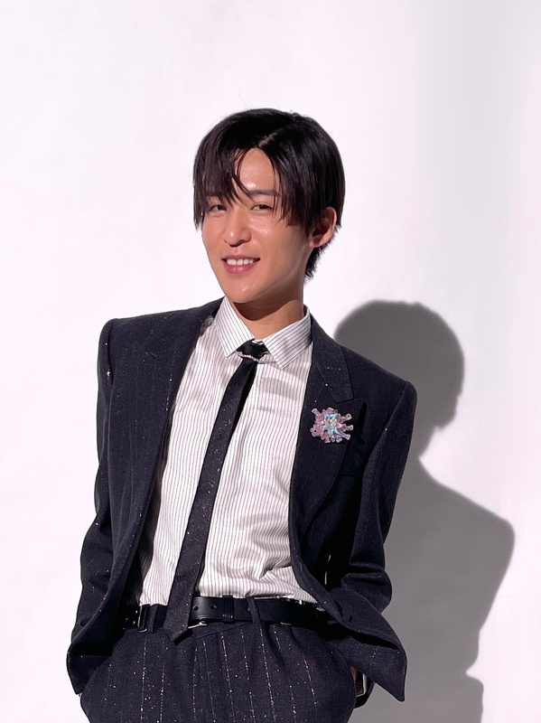 🎤Snow Man・目黒蓮、キザなポーズがたまらない。色気ダダ漏れの微笑み - スレッド閲覧|爆サイ.com北陸版