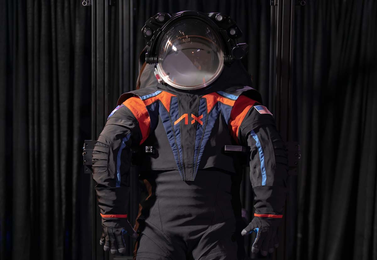 新しい月面用宇宙服「AxEMU」（画像：アクシオム・スペース）