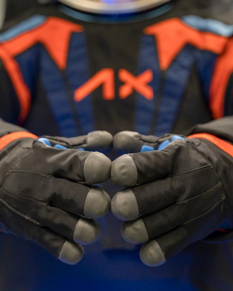 「AxEMU」の手袋アップ（画像：アクシオム・スペース）