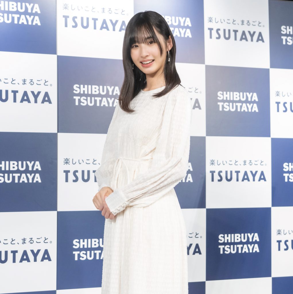 ファースト写真集「遊泳禁止」発売記念取材会に出席したSTU48沖侑果