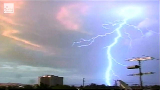 雷に打たれた女性に第六感が芽生える!? 嵐の前兆を感じられる体にの画像3