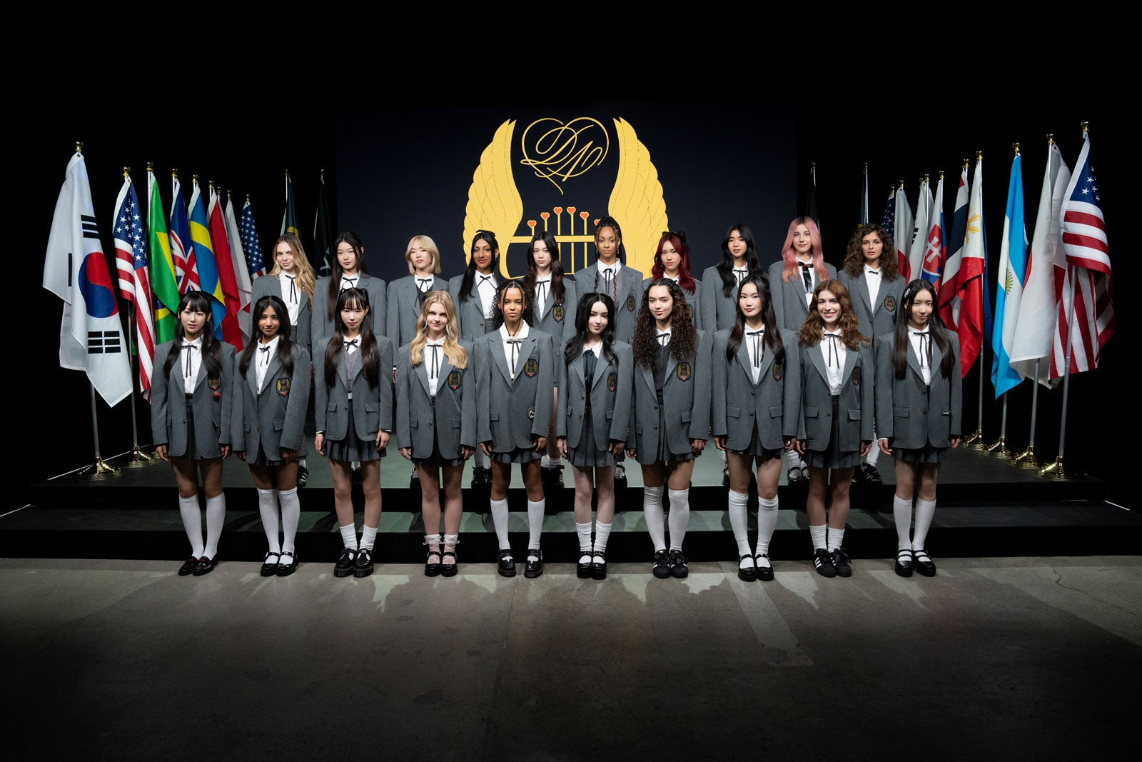 20 Members 🎤HYBE、米拠点新ガールグループプロジェクト始動 20人のオーディション練習生初公開 日本人は3人・最年少14歳も<The Debut ...