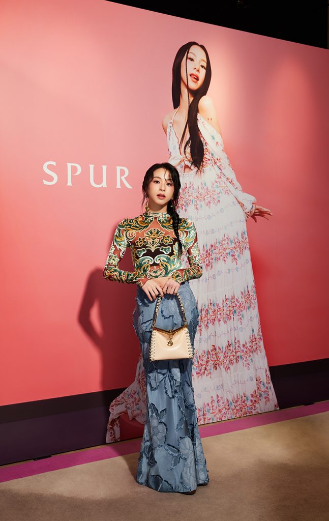 “ETRO×CHAEYOUNG PHOTO GALLERY”に来場した「TWICE」チェヨン
