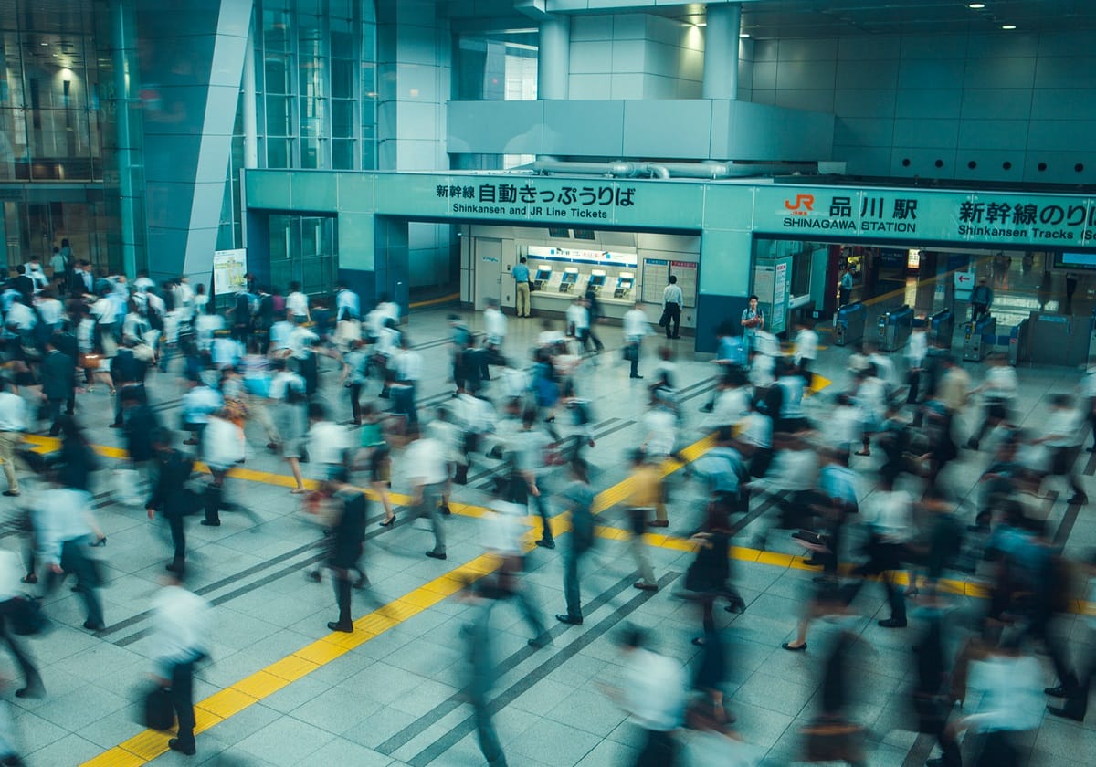 品川駅「社畜観察カフェ」スマホ撮影禁止の掲示が話題…構内を見下ろす構造の画像1