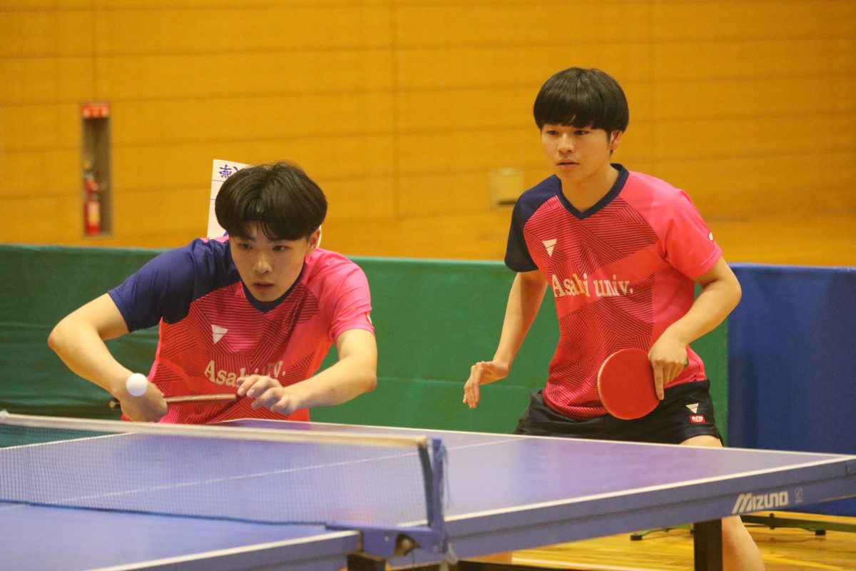 写真:續橋秀人/鳥谷部光優(朝日大)/提供:東海学生卓球連盟