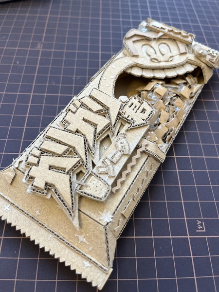 ガリガリ君をダンボールで再現した作品