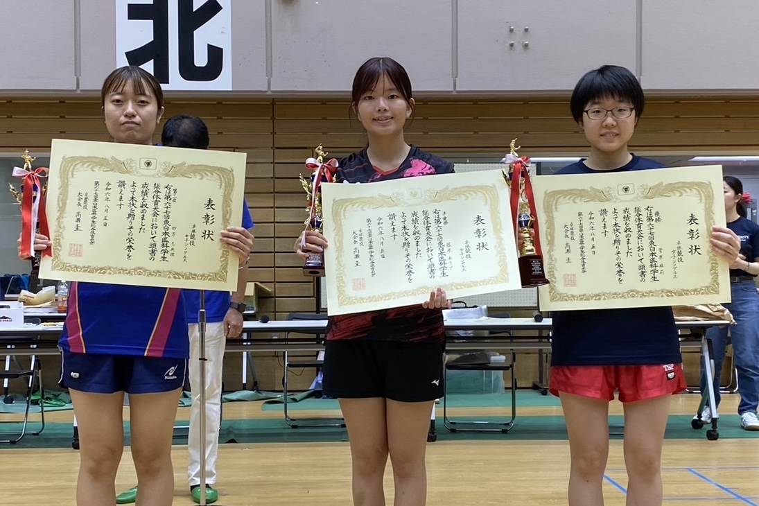 写真：（右から）菅原麻莉(山形大学)、藤原ありさ(日本医科大学)、四方志央理(東北医科薬科大学)/撮影：ラリーズ編集部