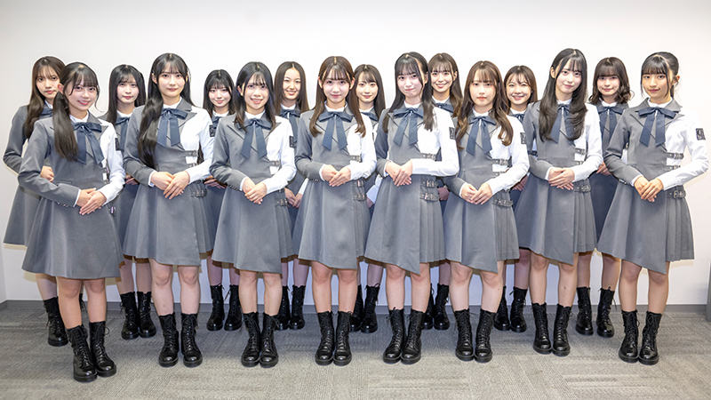 Rain Tree／前列右から朝宮日向、綾瀬ことり、市原紬希、遠藤莉乃、片瀬真花、加藤柊、佐藤莉華、鈴野みお／後列右から永瀬真梨、仲俣美希、新野楓果、橋本真希、葉山莉瑚、水野乃愛、百瀬紗菜、吉川海未