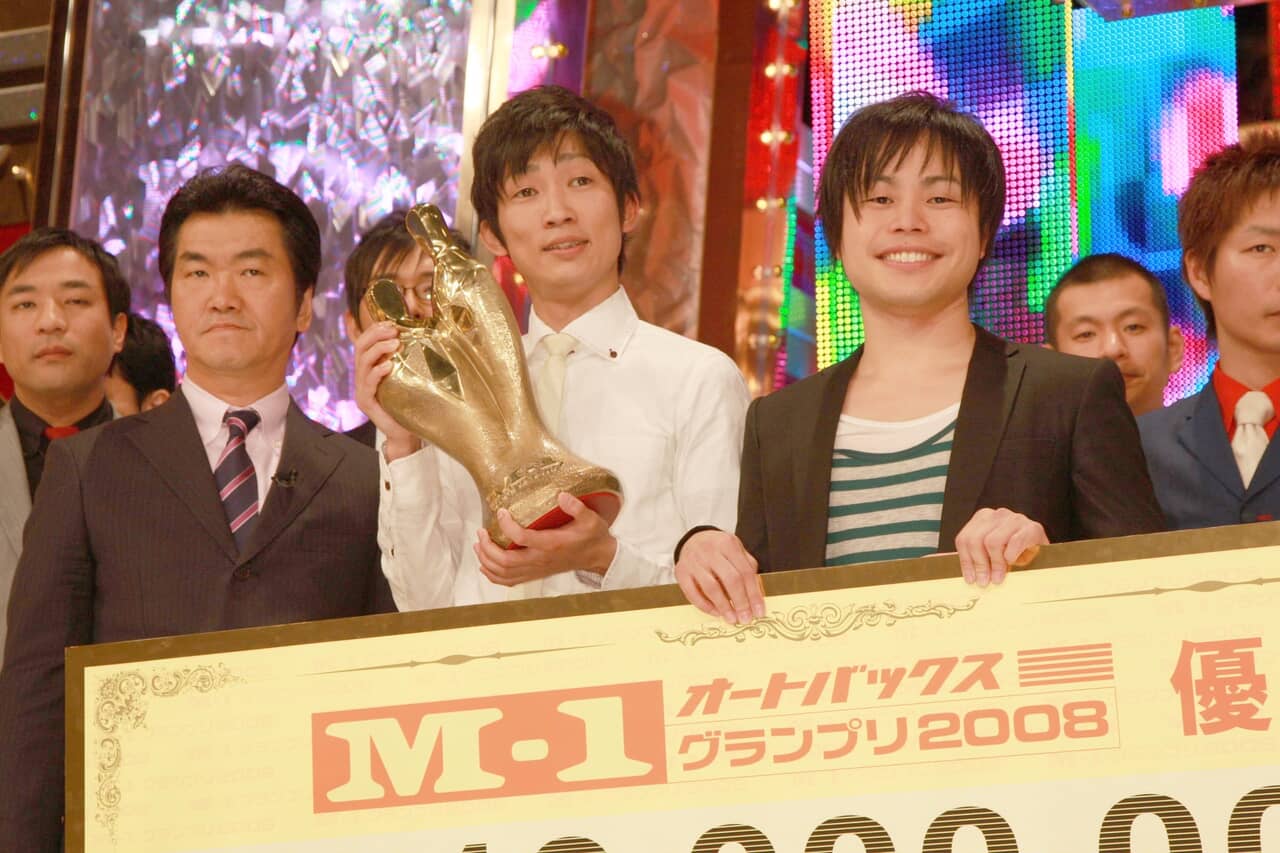 若手漫才日本一決定戦「M－1グランプリ2008」８代目チャンピオン「NON STYLE」の石田明（左）と、井上裕介。M-1史上“神回”といわれている。