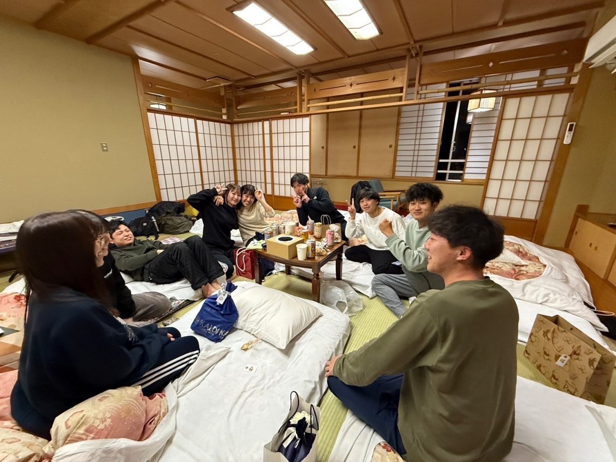 写真：お泊まり会の様子/提供：TREXS