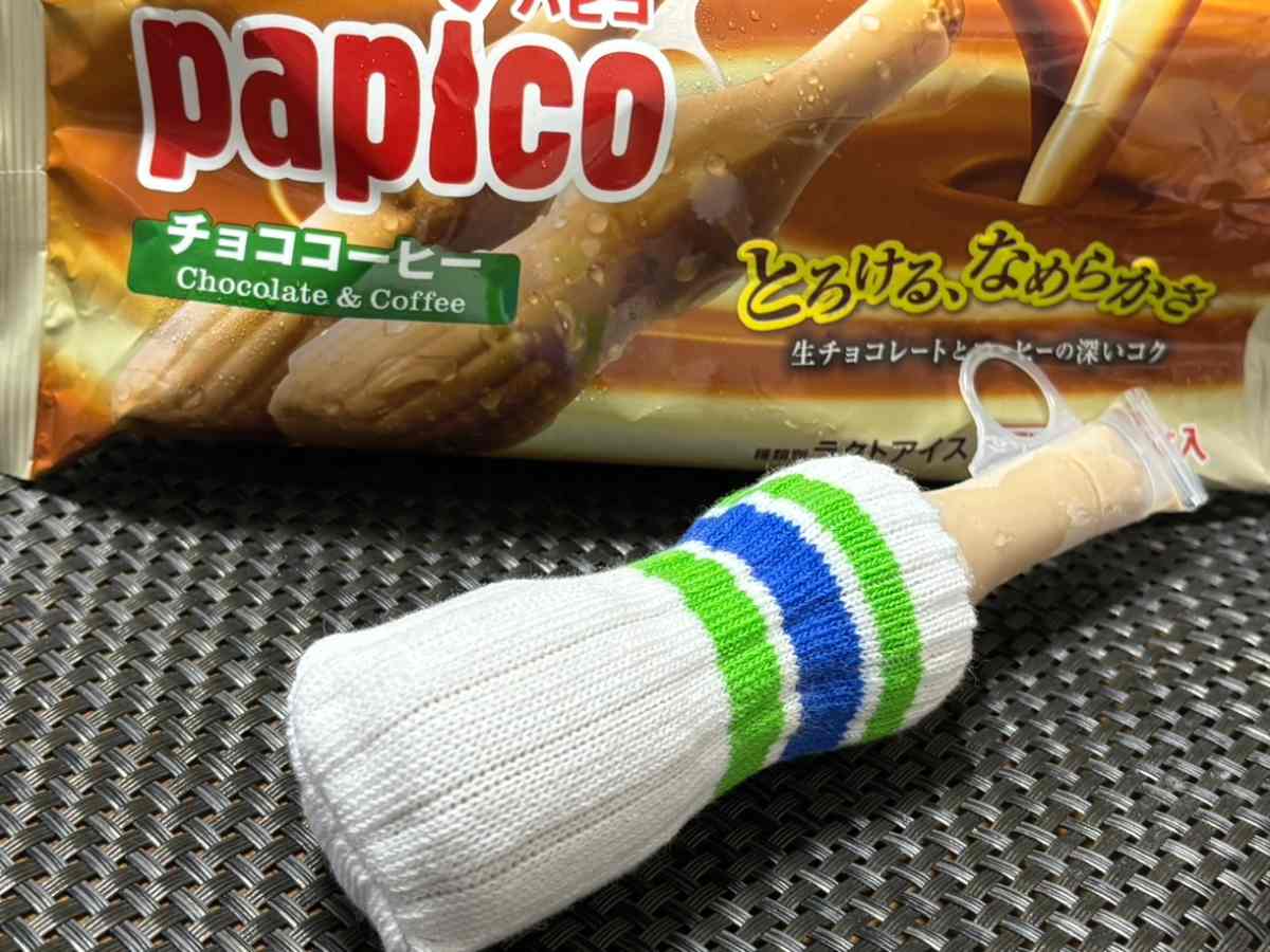 見つけたらラッキー?なファミマのソックス柄限定パピコセーター、使ってみた