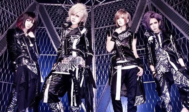 ▲代表曲「丸の内ミゼラブル」にちなんだ“丸の内チャレンジ”企画を実施するRoyz