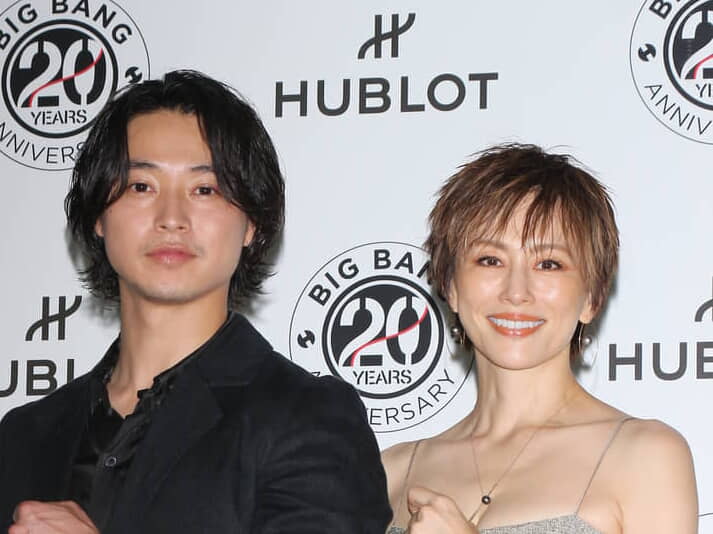 ▲山崎賢人、米倉涼子
