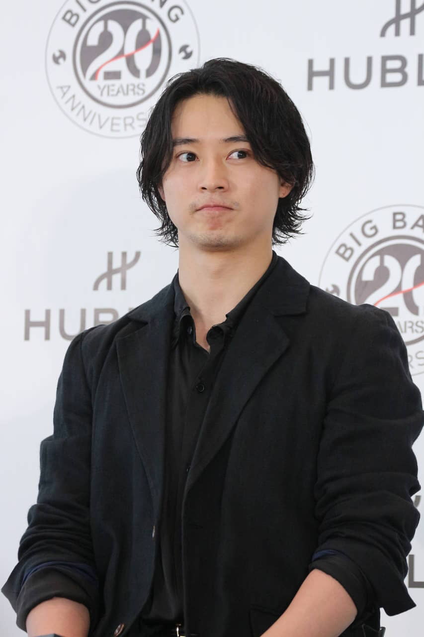 ▲18歳、ドラマ「35歳の高校生」で米倉と共演した山崎