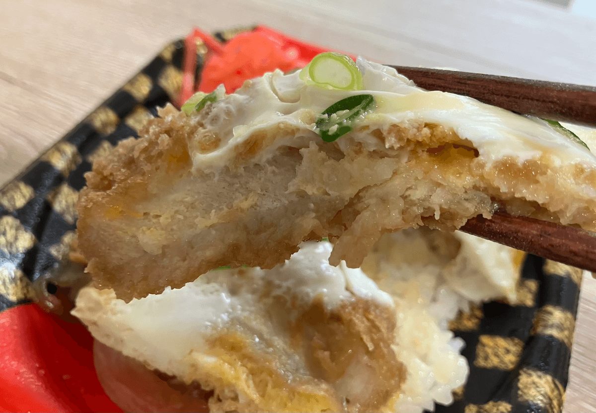 オーケー、マルエツ、トライアルなど【スーパーのカツ丼】8品実食！　「肉が厚い」スーパーは？の画像3