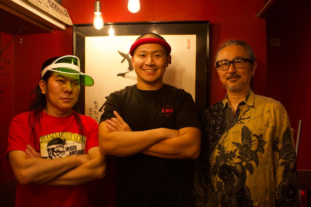 写真左から、掟ポルシェ、丸山紘平(箕輪家店主)、渡辺樹庵(渡なべ、ラーメンコンサルタント)