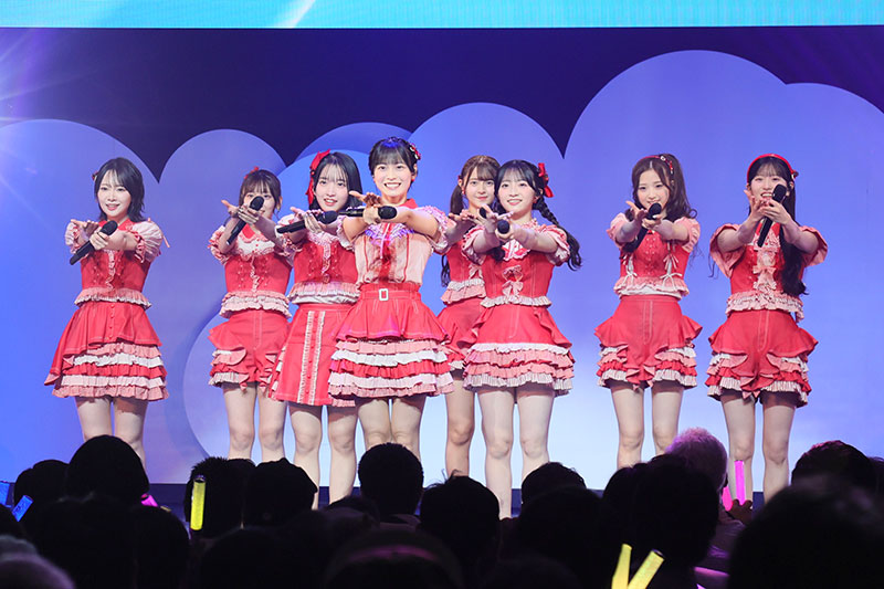 「AKB48 18期生昇格記念LIVE！～青い空には 雲はひとつもない～」より