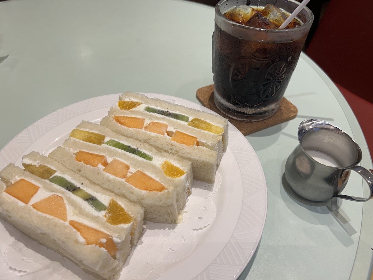 神戸発の人気カフェ【にしむら珈琲店】個性的なモーニングの内容は？　「朝のフルーツサンドセット」はギッシリ！の画像4