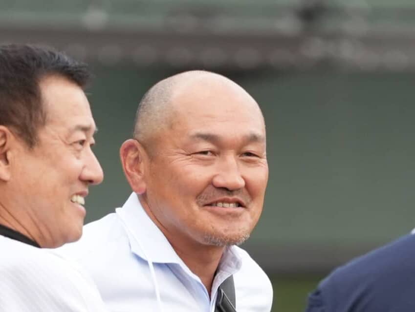 ▲原辰徳・巨人元監督と交流する秋田豊（右）