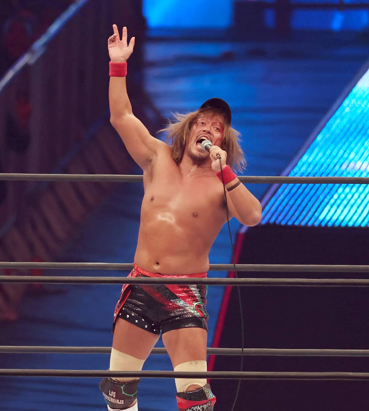 ▲ＳＡＮＡＤＡを下し、ファンと「デ・ハポン」の大合唱をする内藤哲也